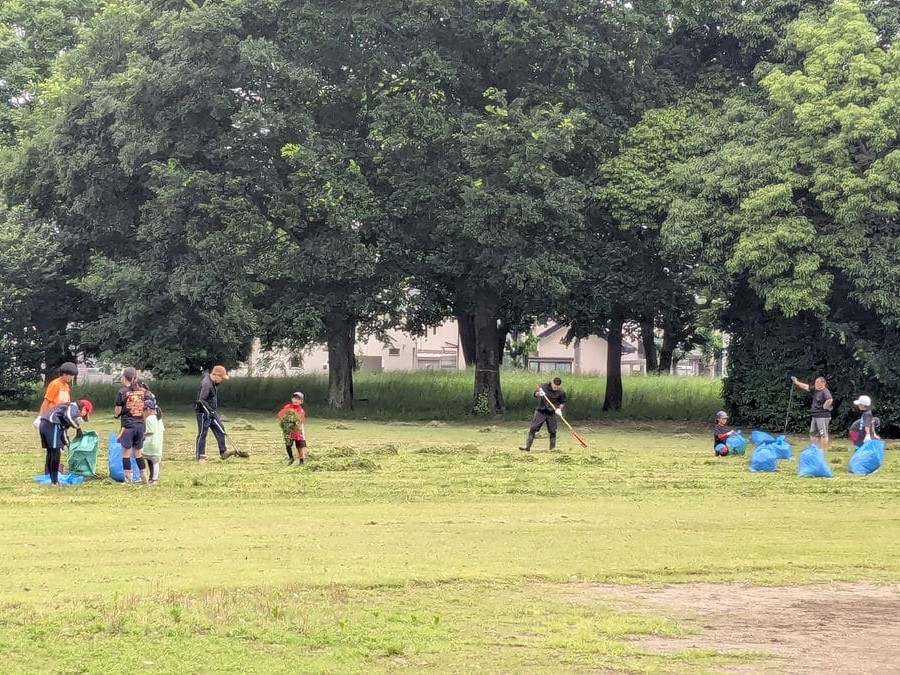 公園愛護活動を行いました。
